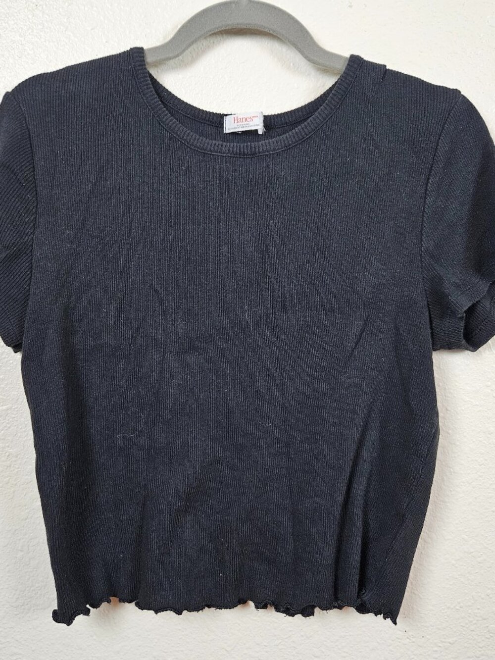 Hanes minimalist black t shirt small medium